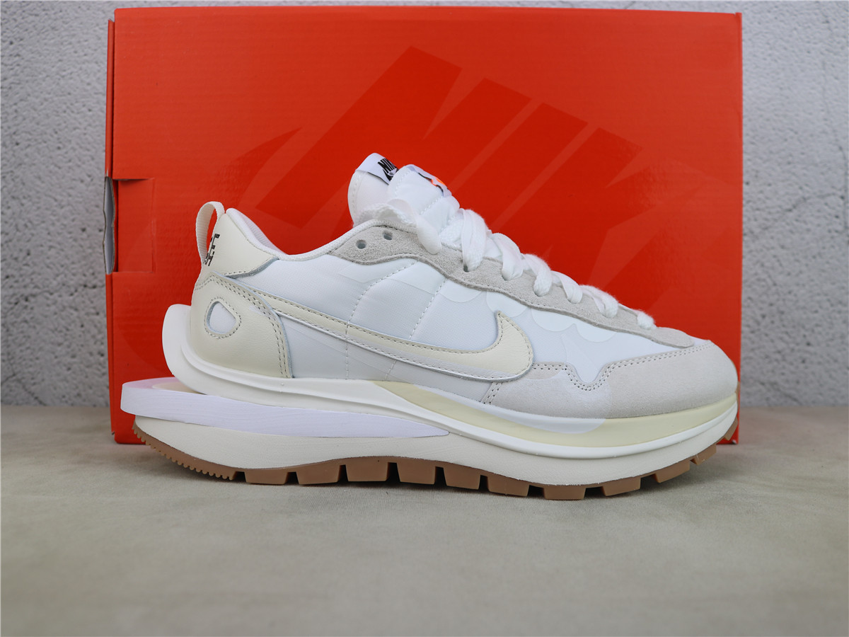 Sacai X Nike Vaporwaffle Sail Gum DD1875-100